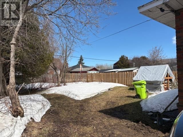 90 HENRIETTA AVE Image 8