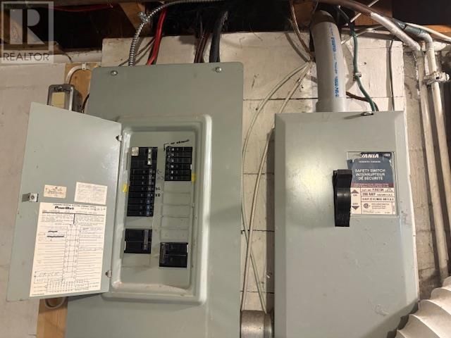 90 HENRIETTA AVE Image 9