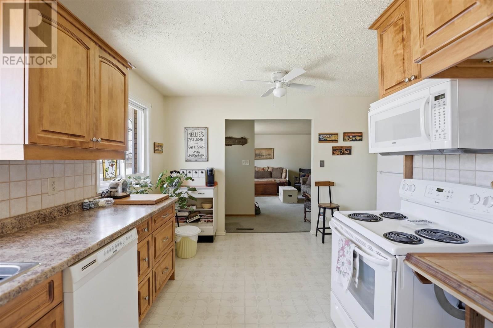 67 WAYNE CT Image 11