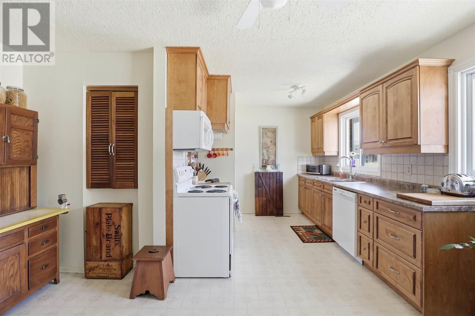 67 WAYNE CT Image 12