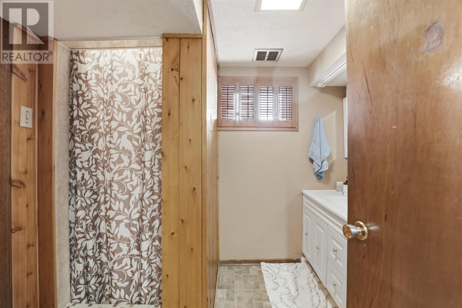 67 WAYNE CT Image 32