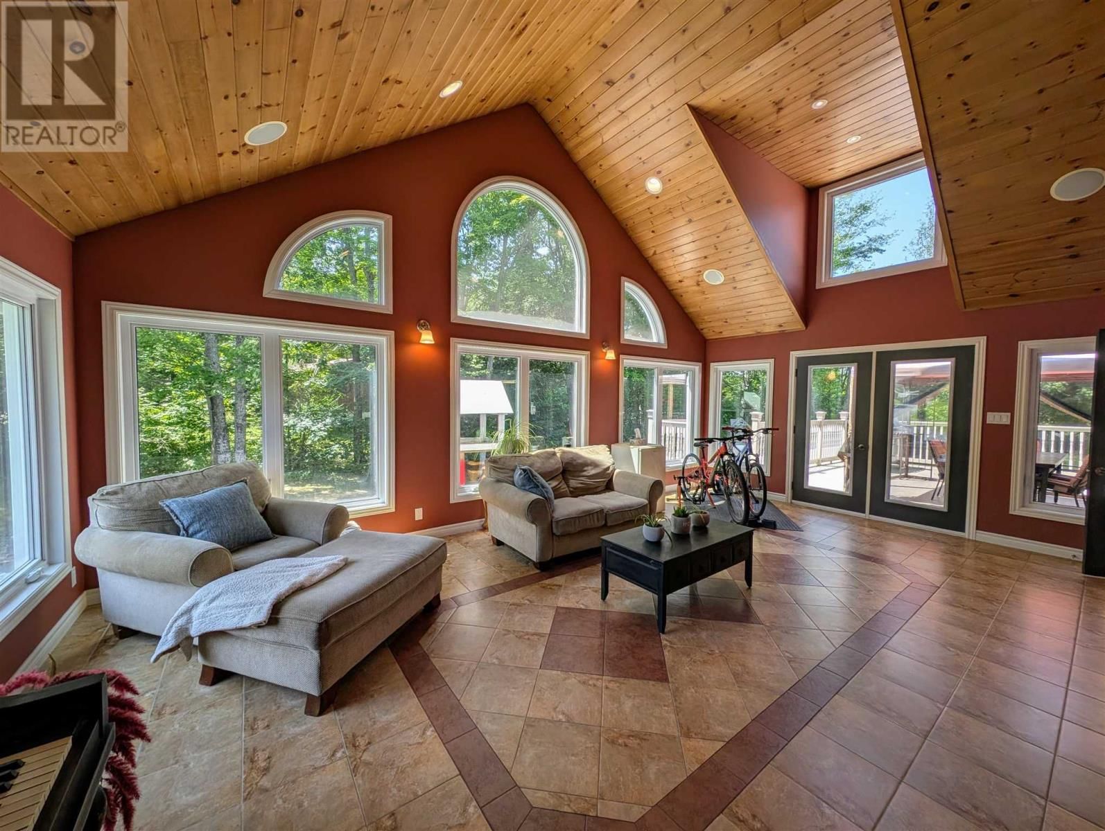 11 RIVER DR Image 15