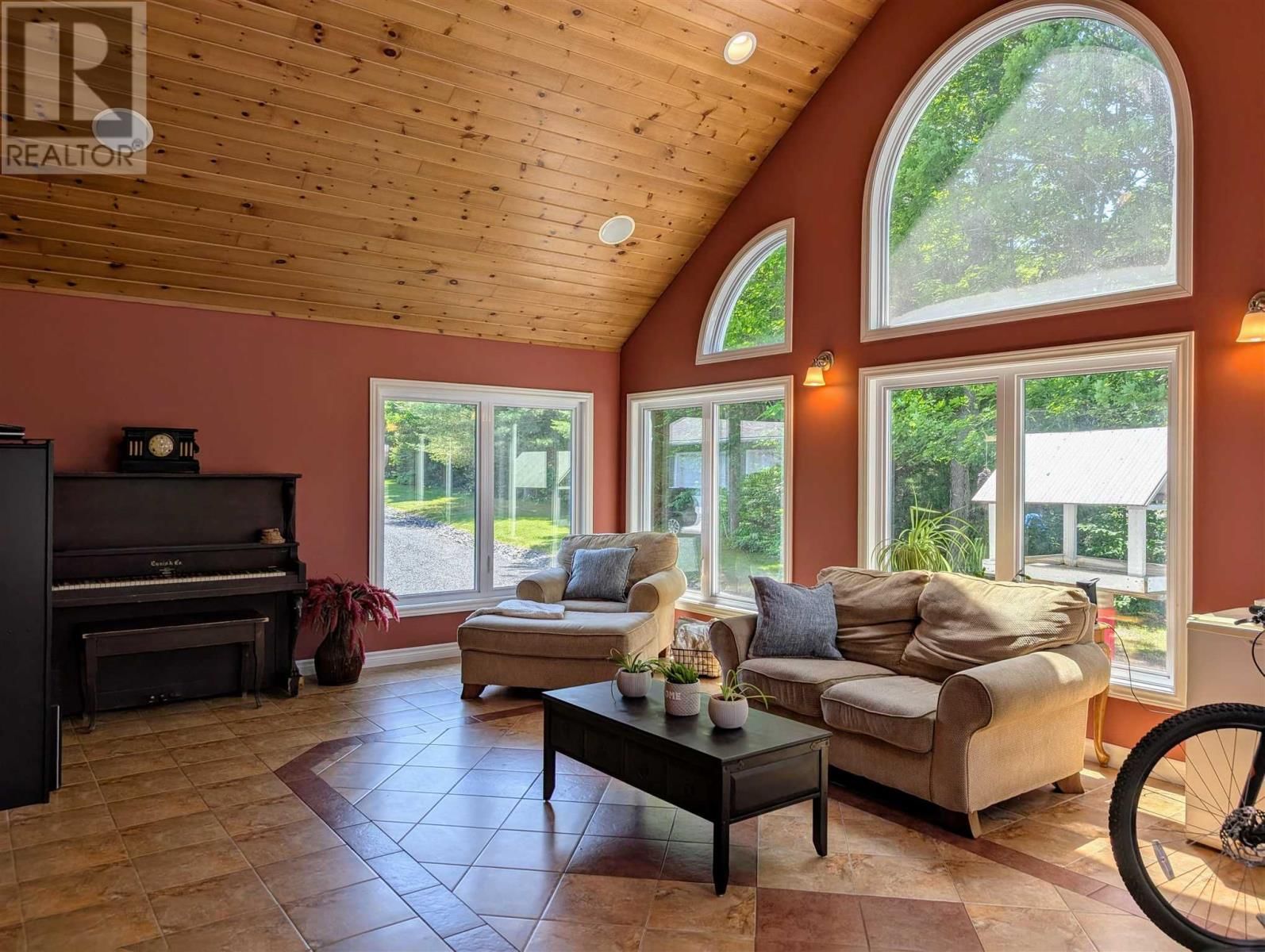 11 RIVER DR Image 16