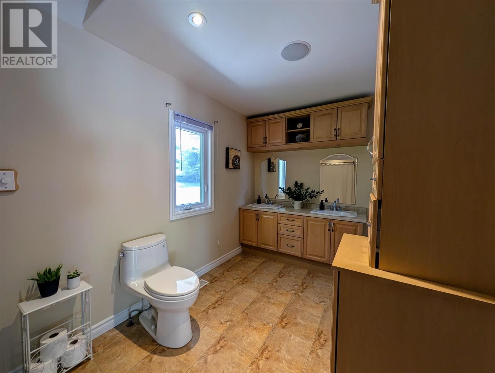 11 RIVER DR Image 25