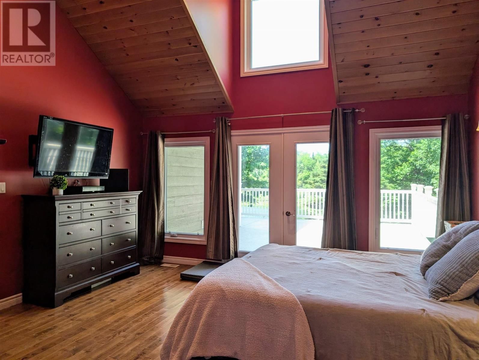 11 RIVER DR Image 28