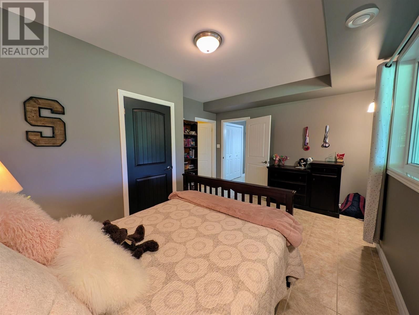 11 RIVER DR Image 32