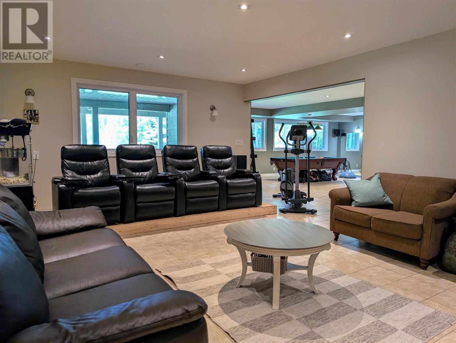 11 RIVER DR Image 37