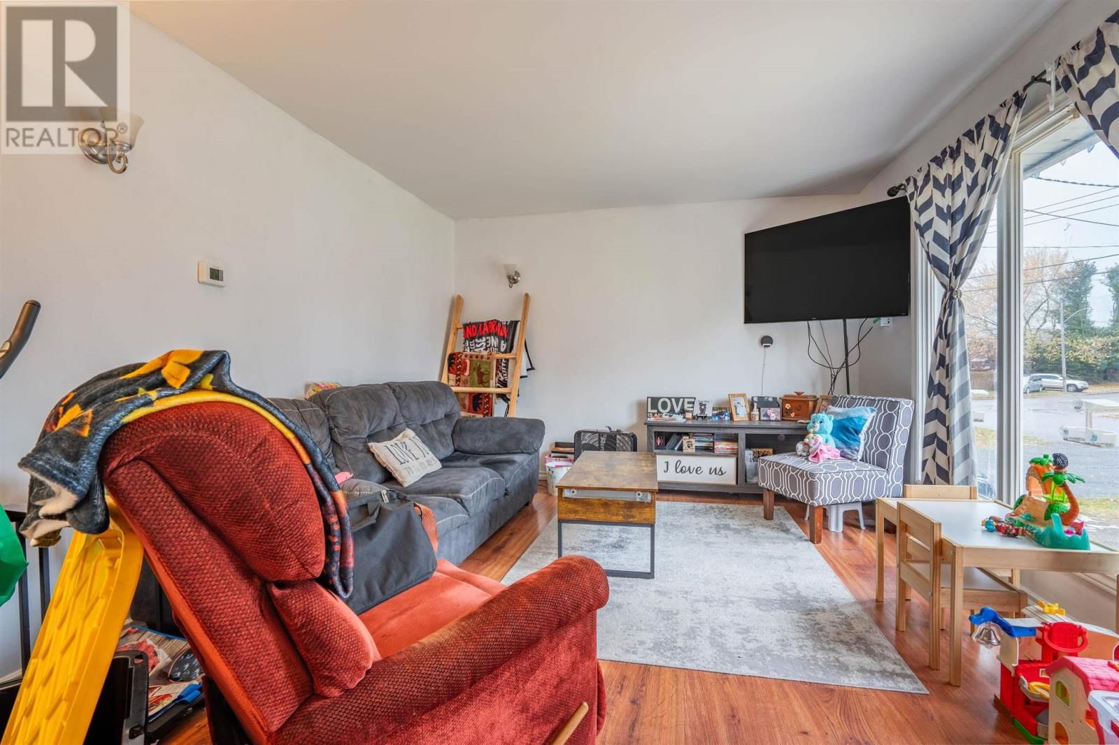 9 MARKET ST Image 11