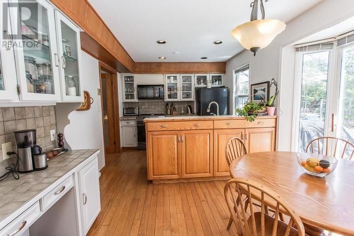 161 CADDY AVE Image 10