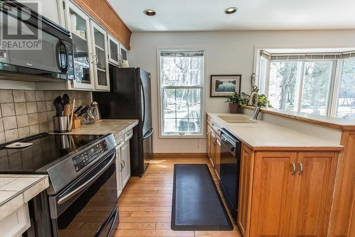 161 CADDY AVE Image 11