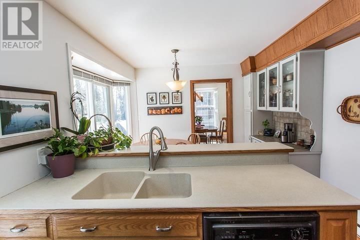 161 CADDY AVE Image 12