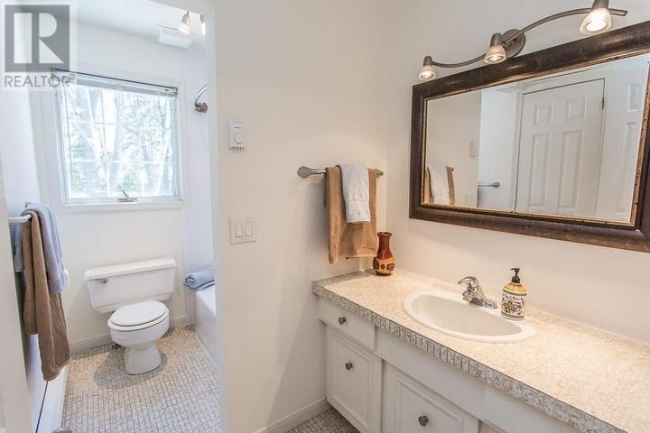 161 CADDY AVE Image 20