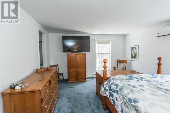 161 CADDY AVE Image 24