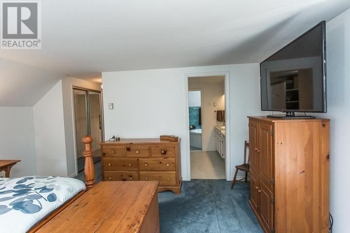 161 CADDY AVE Image 26