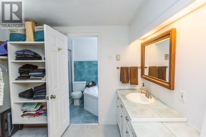 161 CADDY AVE Image 27