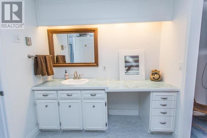 161 CADDY AVE Image 28