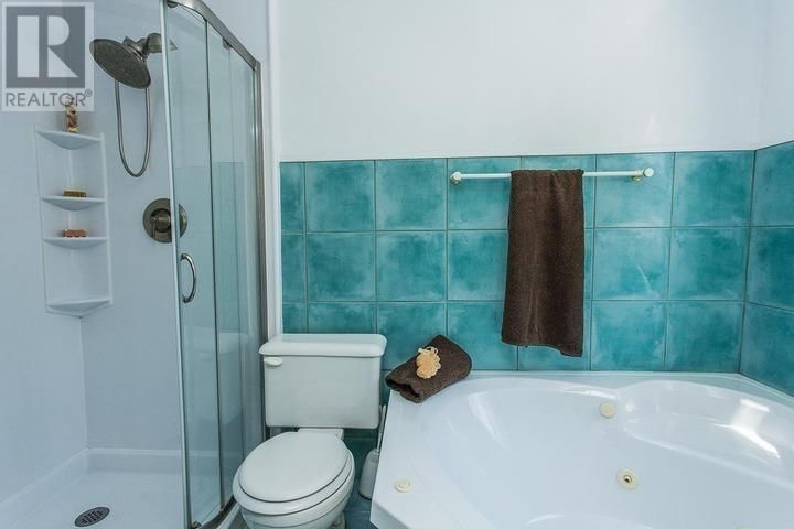 161 CADDY AVE Image 29