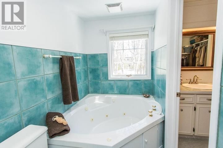 161 CADDY AVE Image 30