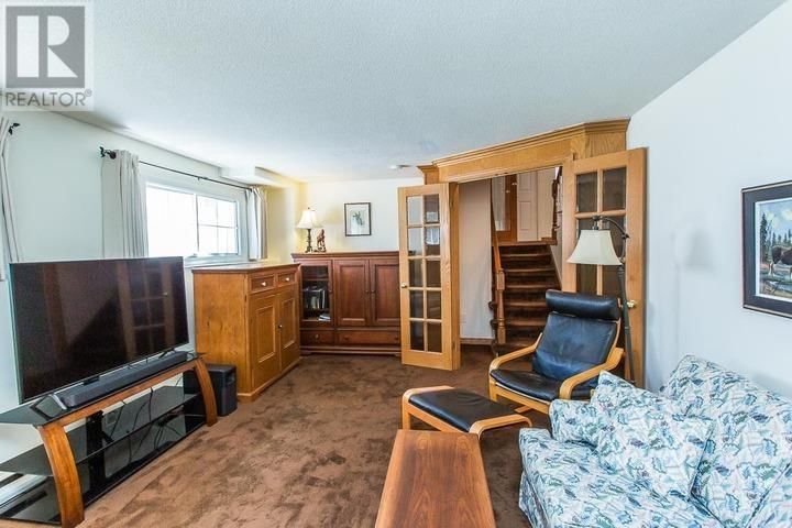 161 CADDY AVE Image 32