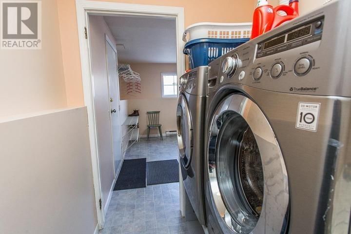 161 CADDY AVE Image 34