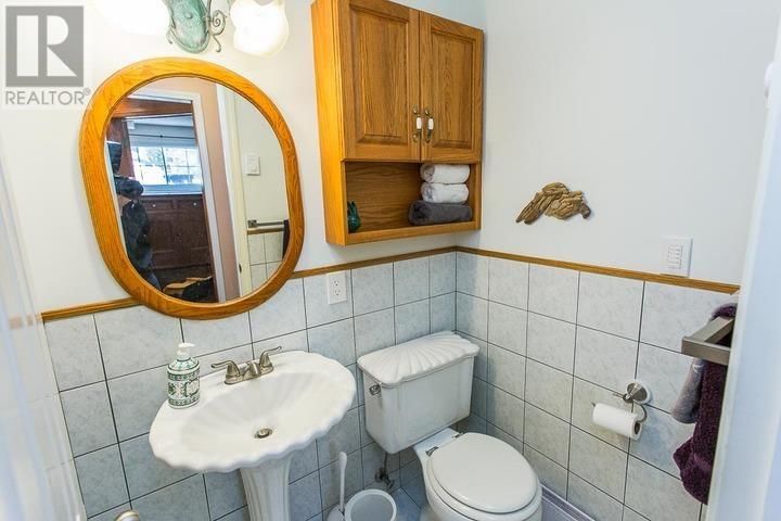 161 CADDY AVE Image 36