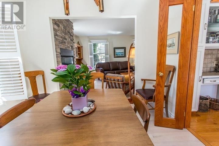 161 CADDY AVE Image 9