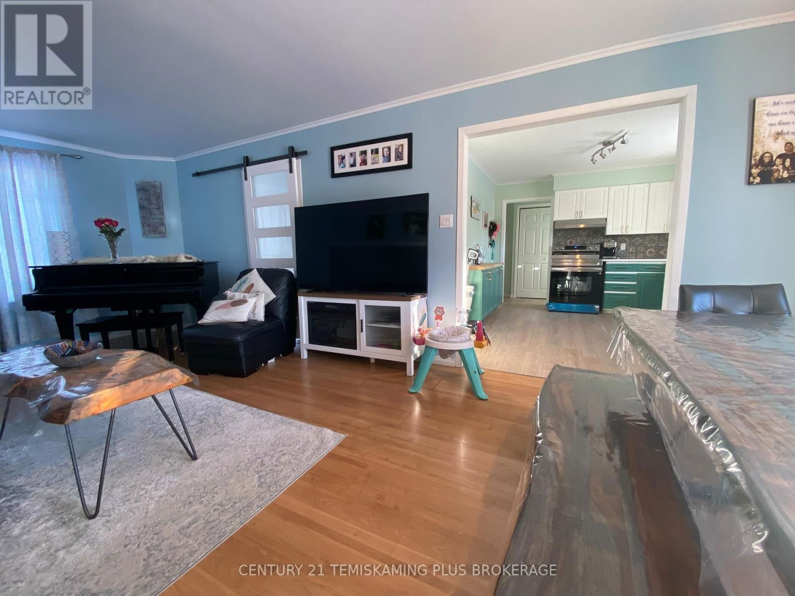 164 WHITEWOOD AVENUE WEST Image 10