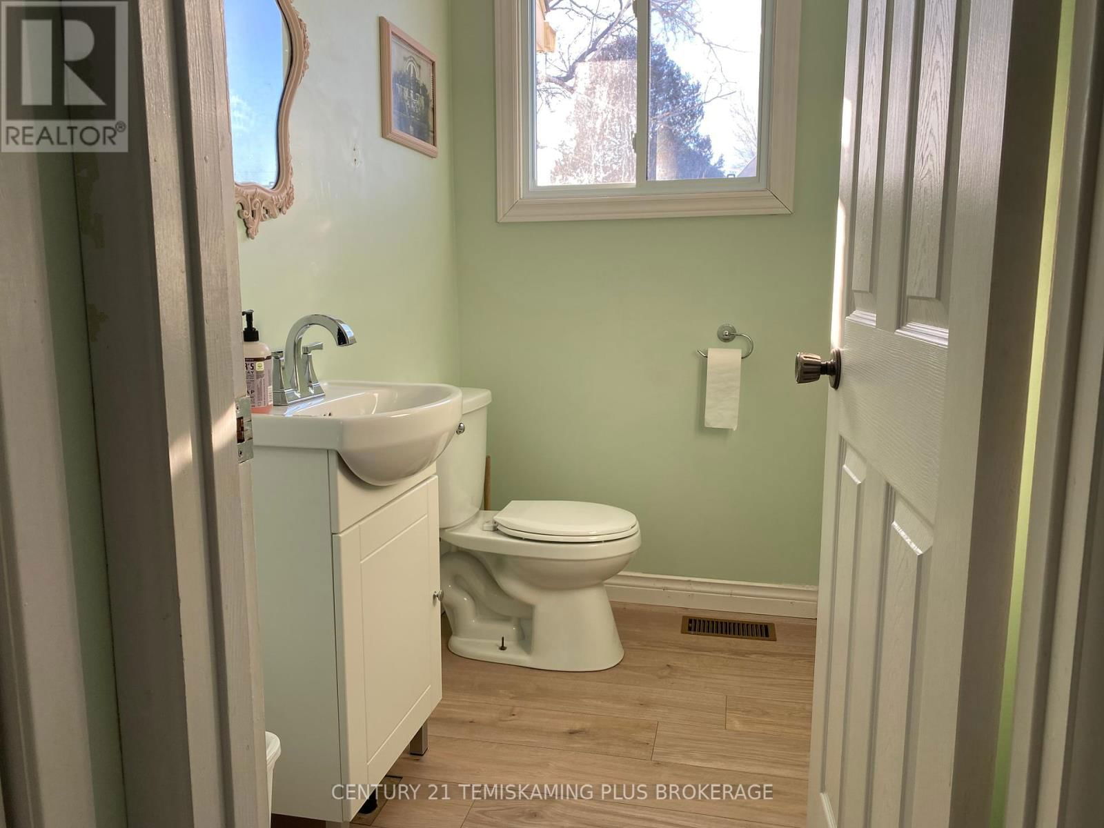 164 WHITEWOOD AVENUE WEST Image 12