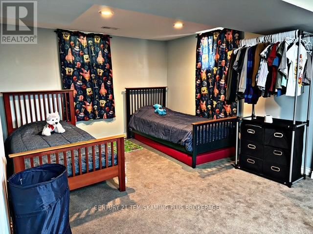 164 WHITEWOOD AVENUE WEST Image 23
