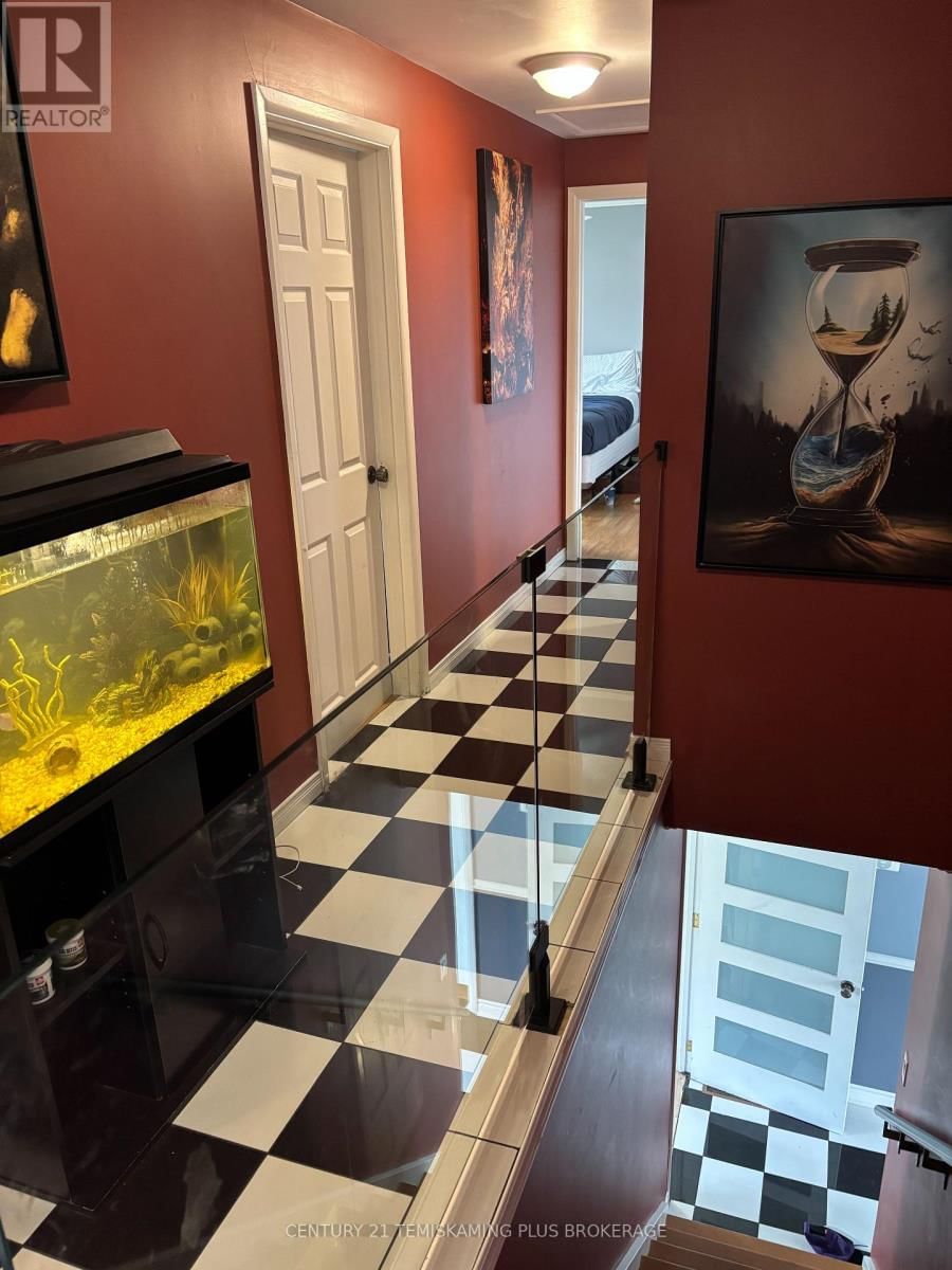 164 WHITEWOOD AVENUE WEST Image 27