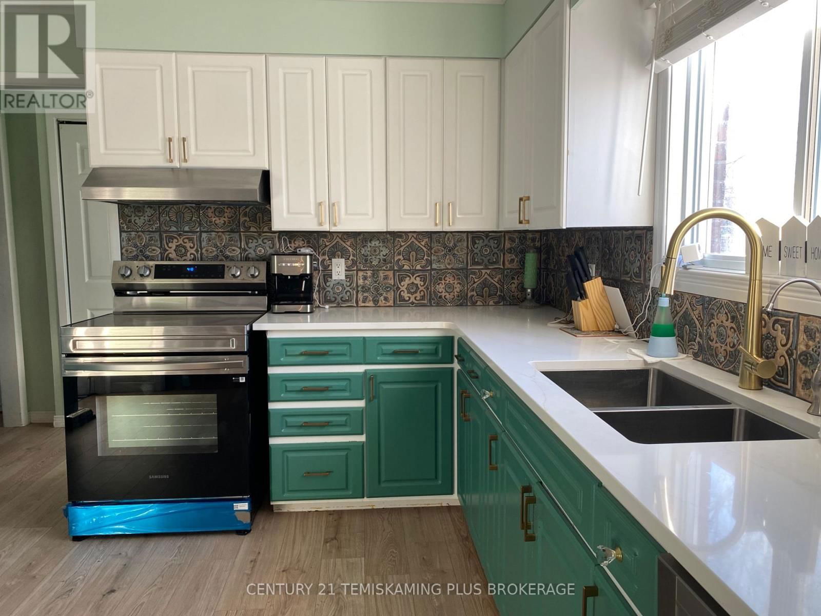 164 WHITEWOOD AVENUE WEST Image 3
