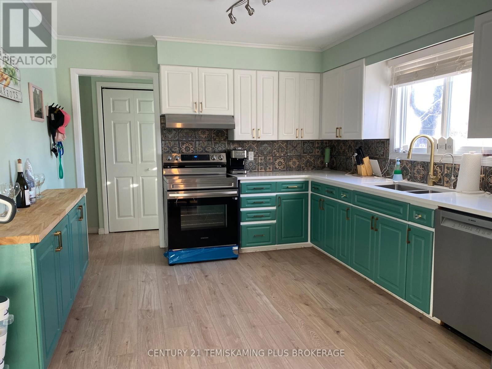 164 WHITEWOOD AVENUE WEST Image 5