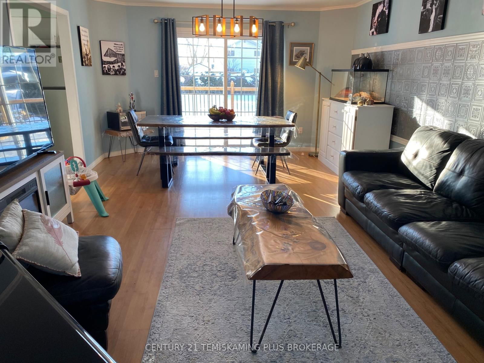 164 WHITEWOOD AVENUE WEST Image 7