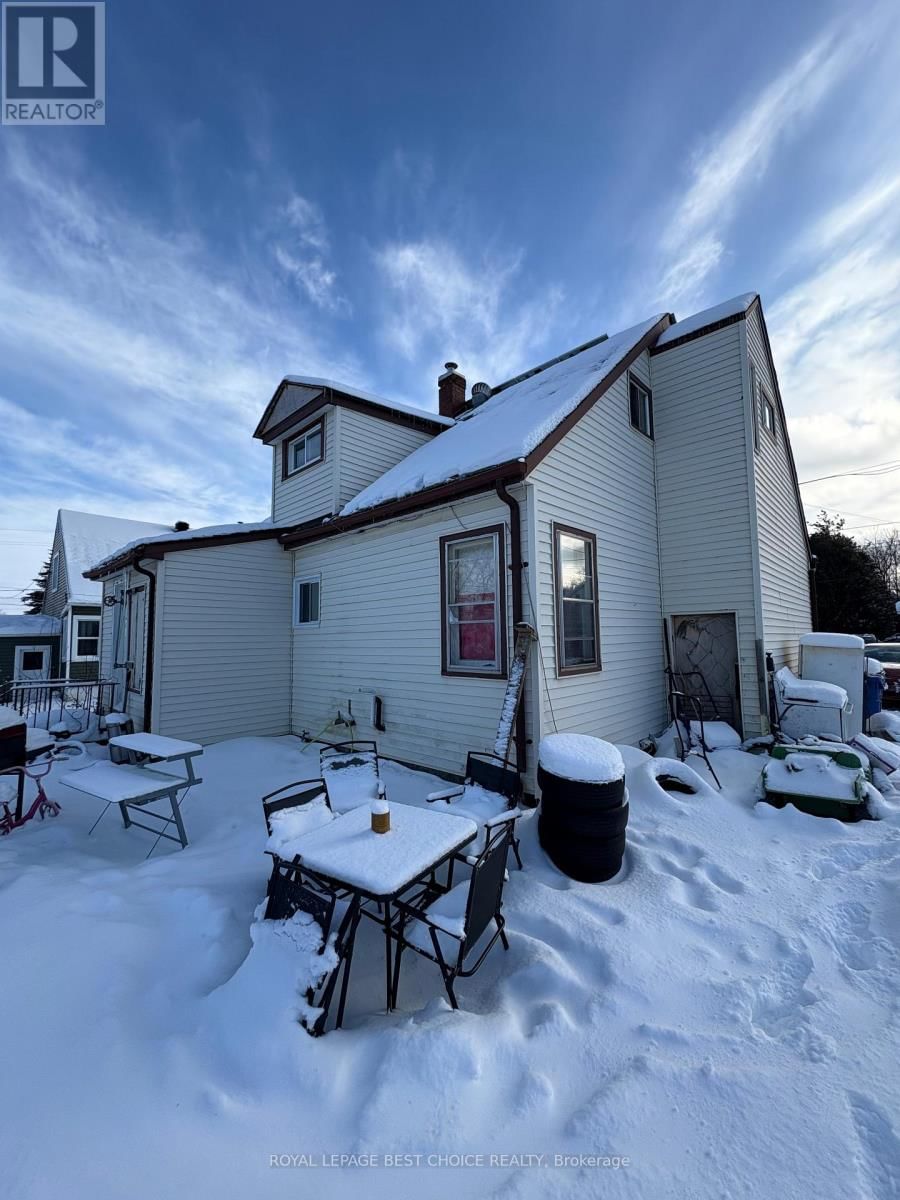 251 AGNES AVENUE WEST Image 2
