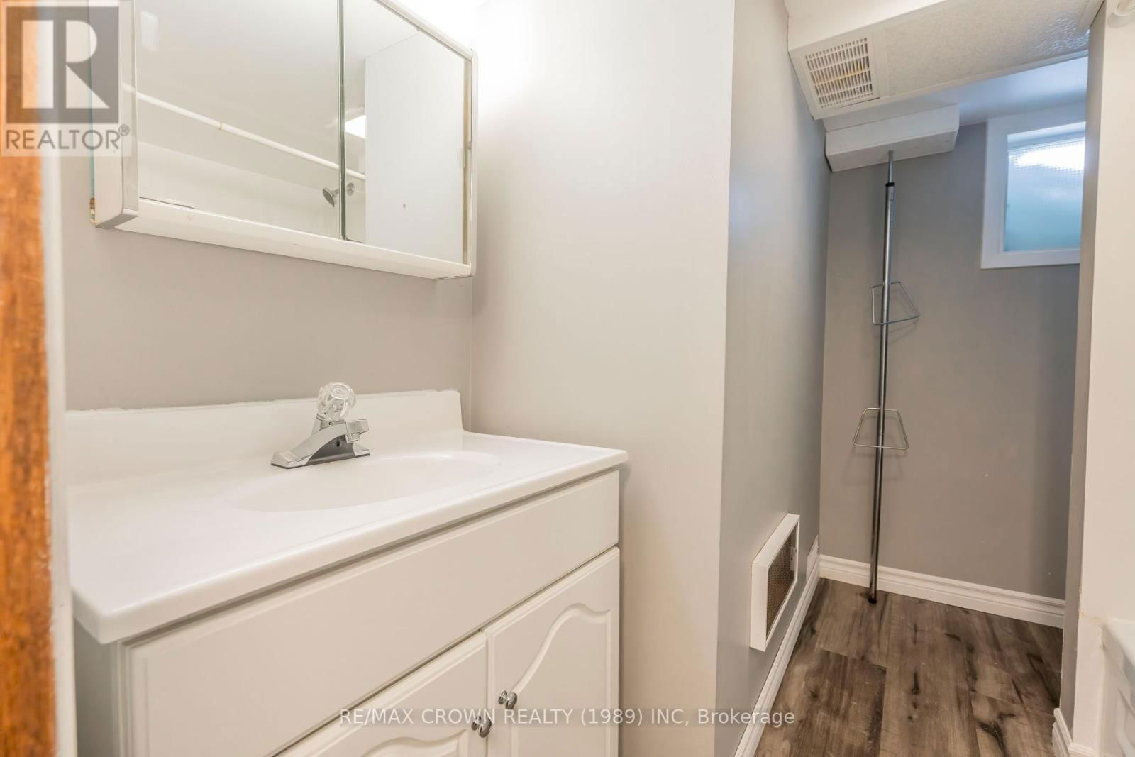 45 DALLYN AVENUE Image 34