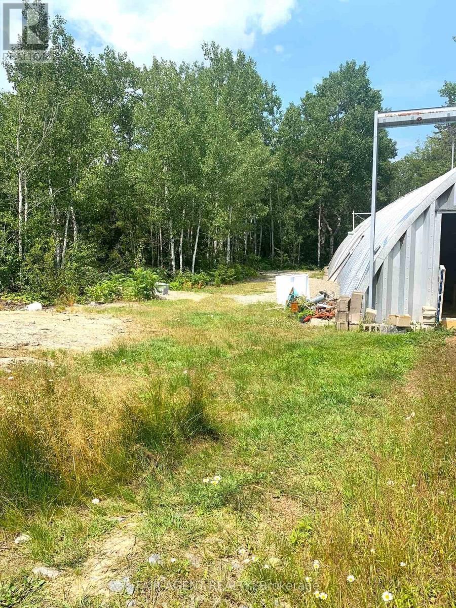 975140 SILVER CENTRE ROAD Image 27