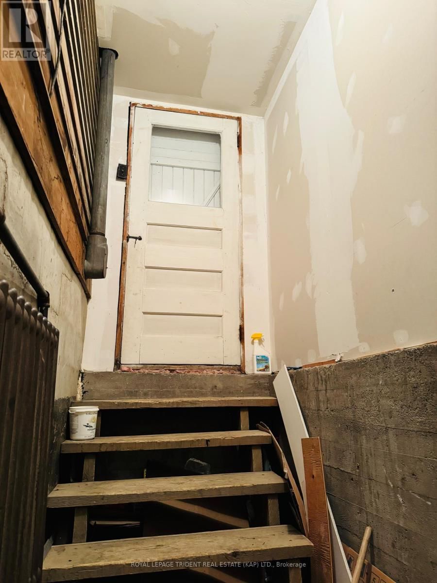 32 RIVERSIDE DRIVE Image 13
