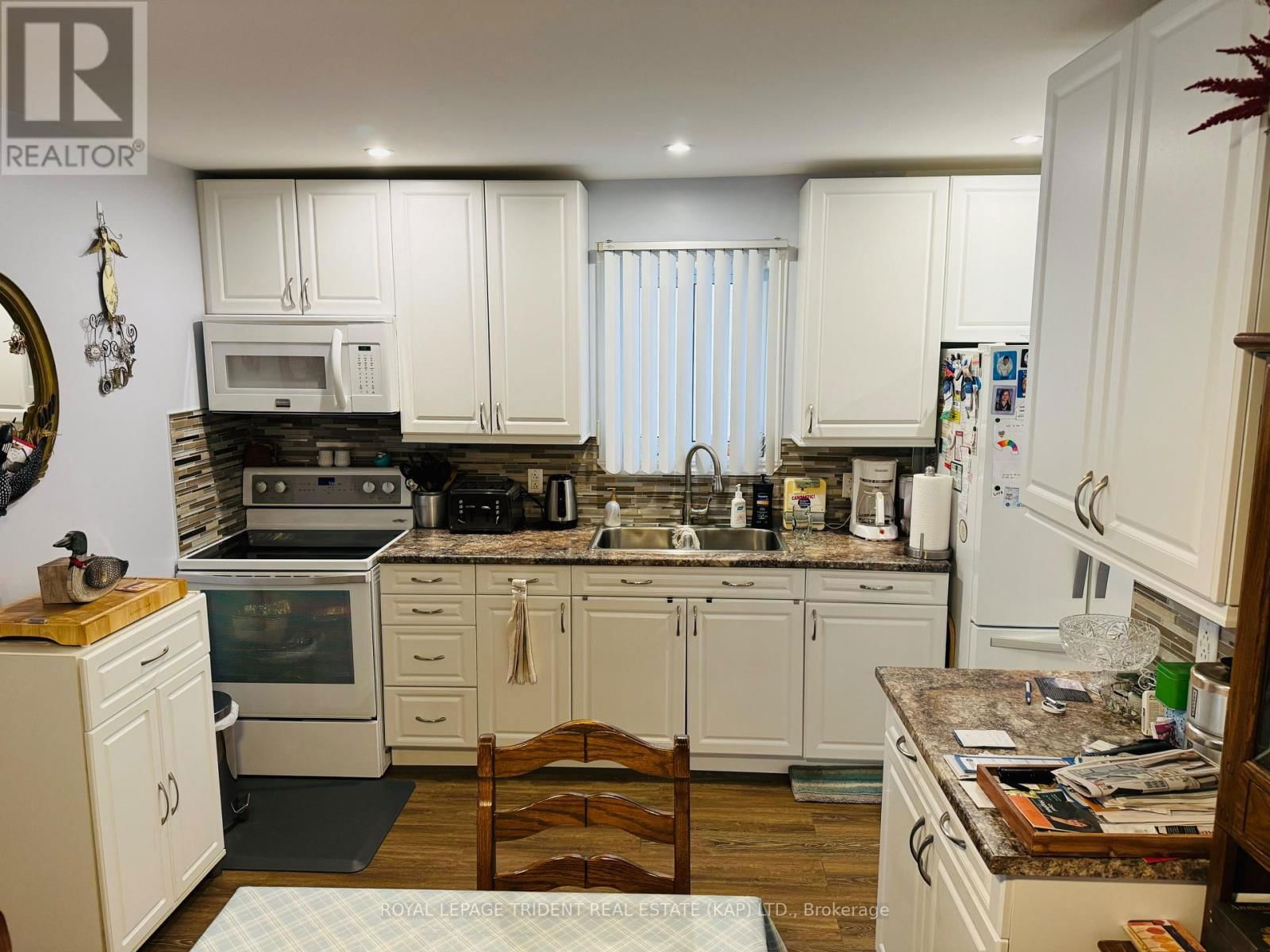 32 RIVERSIDE DRIVE Image 15