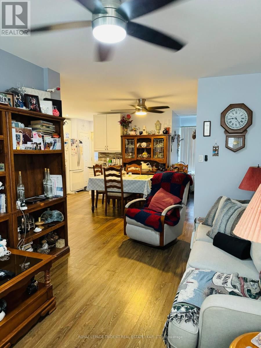 32 RIVERSIDE DRIVE Image 16