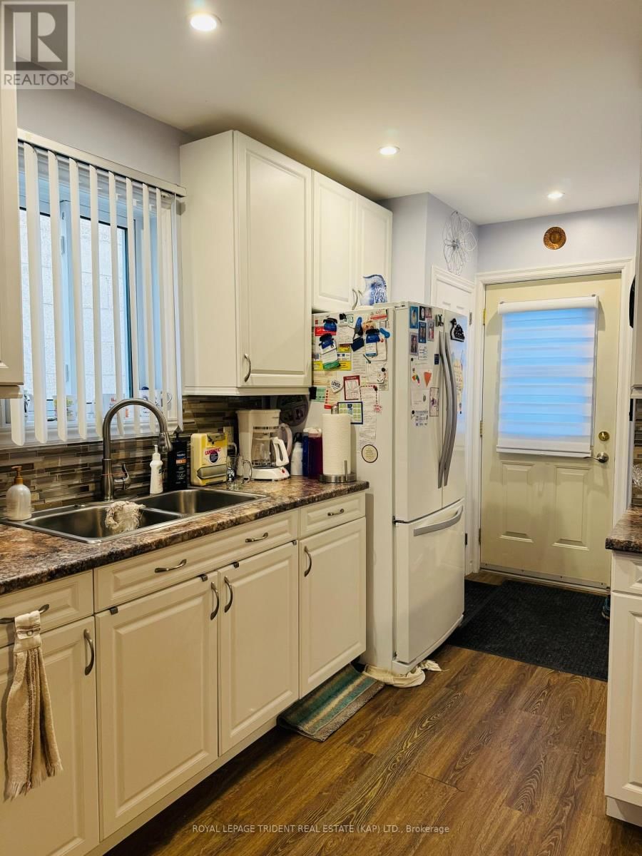 32 RIVERSIDE DRIVE Image 18