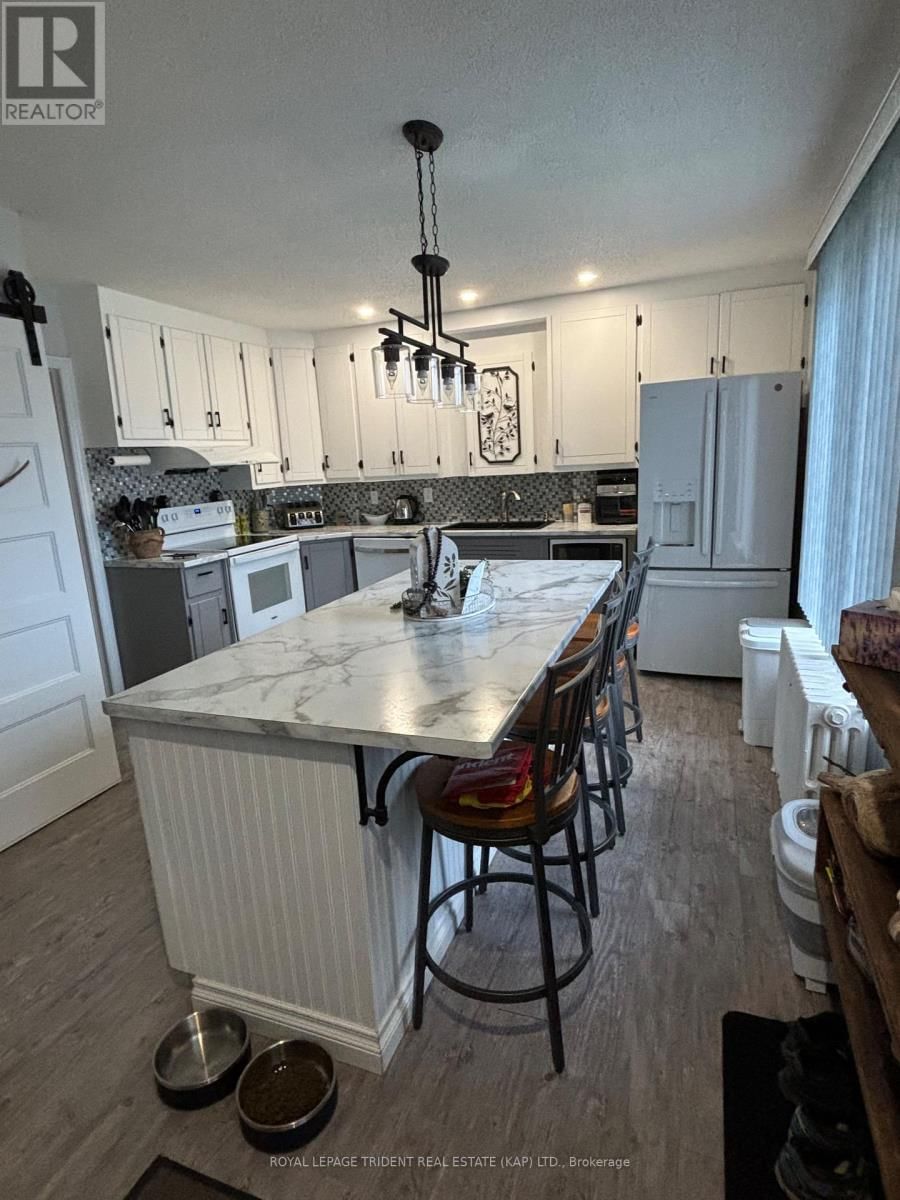 32 RIVERSIDE DRIVE Image 2
