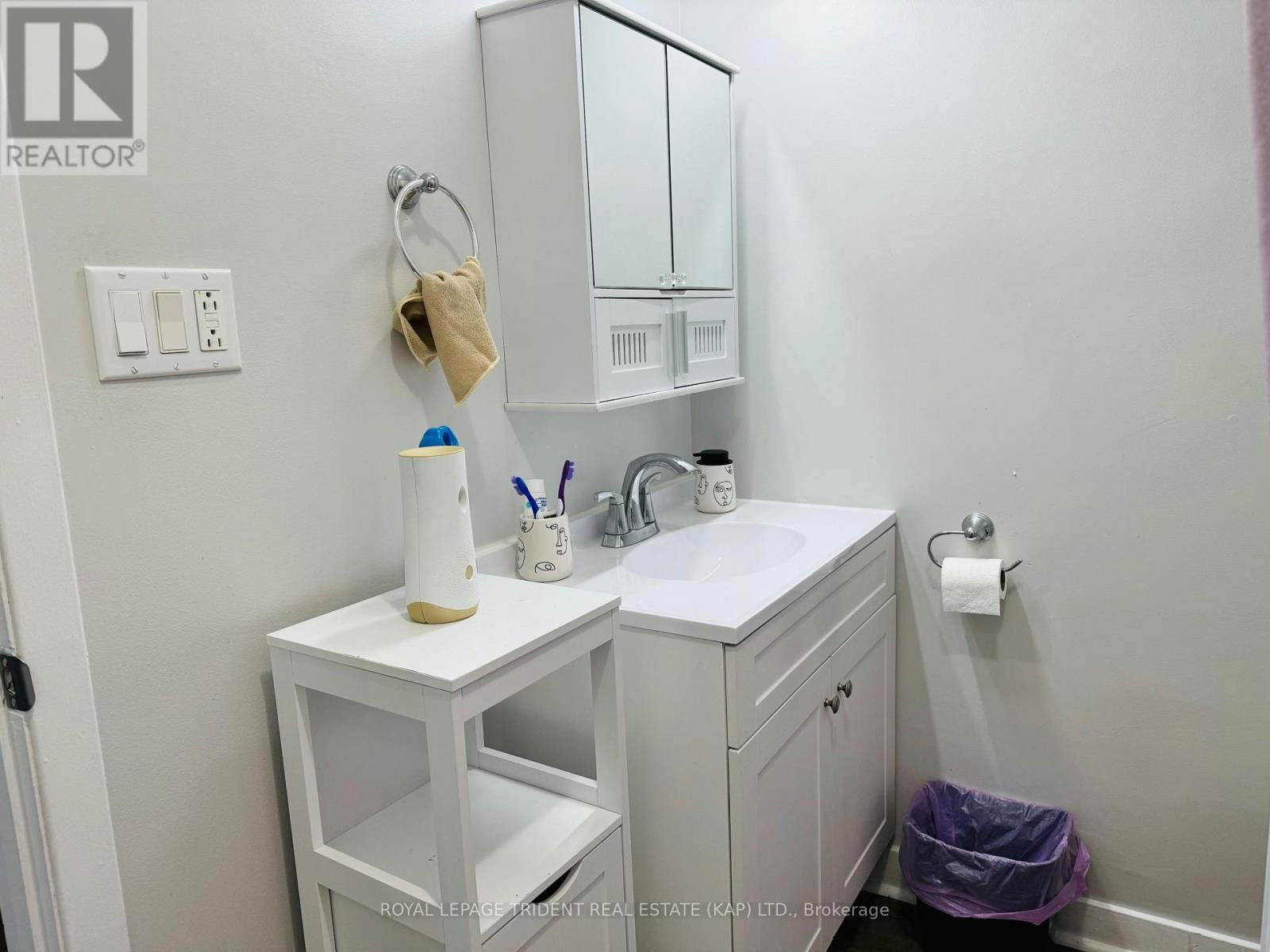 32 RIVERSIDE DRIVE Image 28