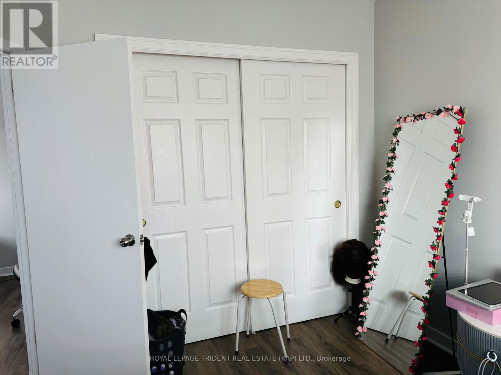 32 RIVERSIDE DRIVE Image 31