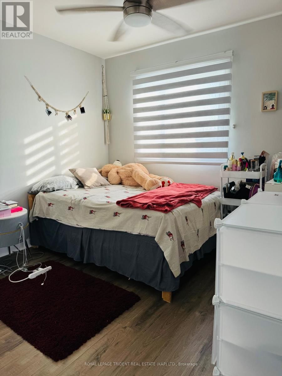 32 RIVERSIDE DRIVE Image 32