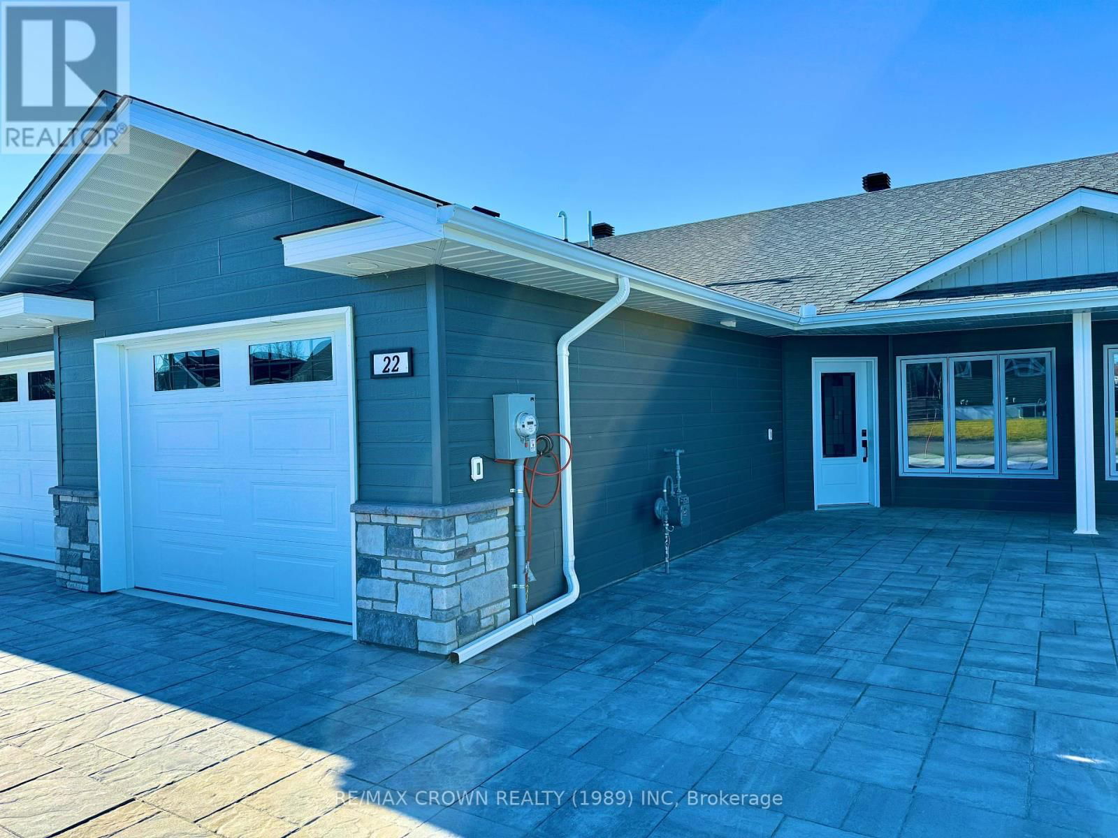 22 GOLF STREET Image 1