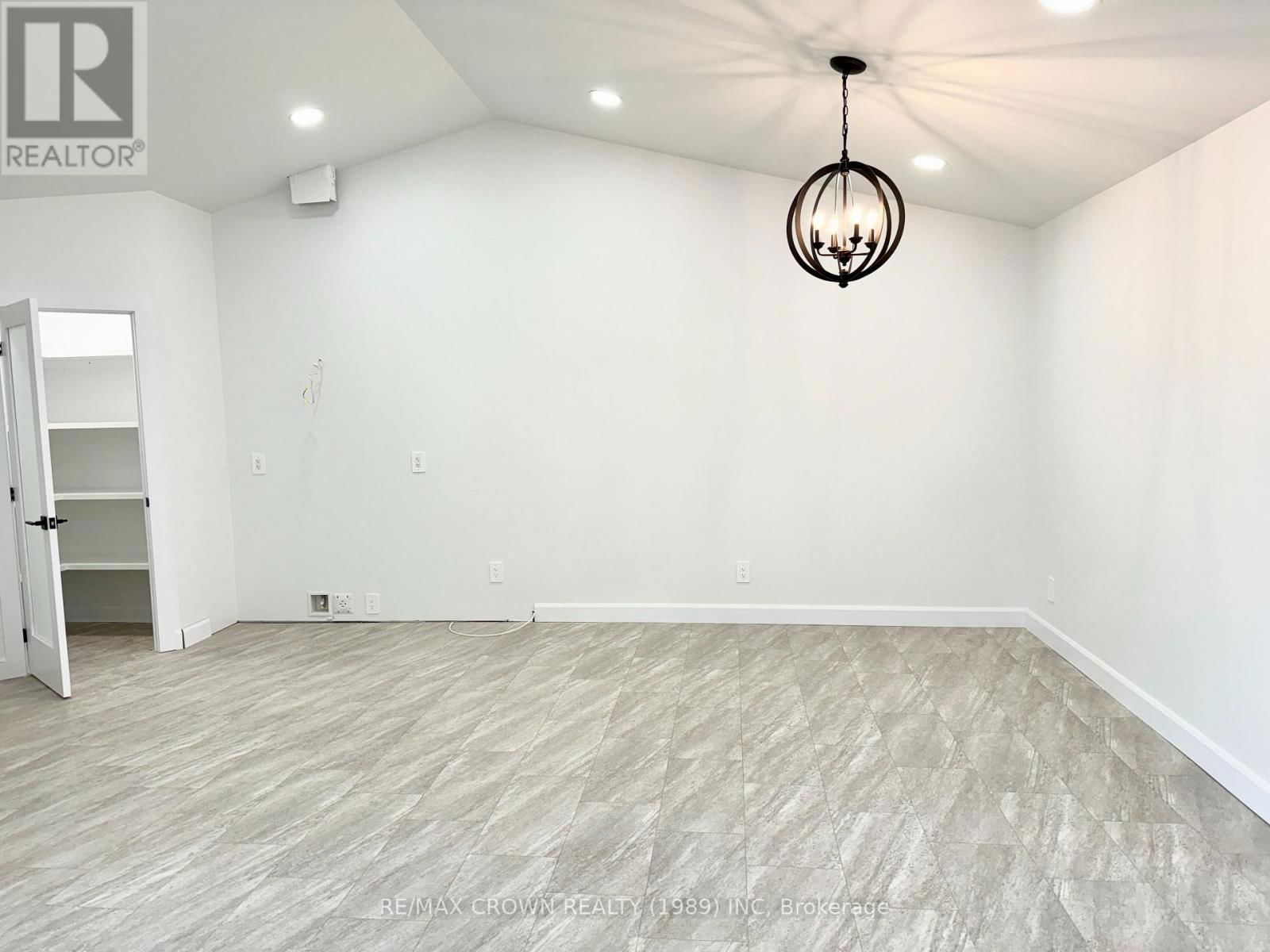22 GOLF STREET Image 11