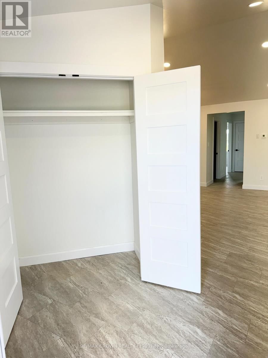 22 GOLF STREET Image 14
