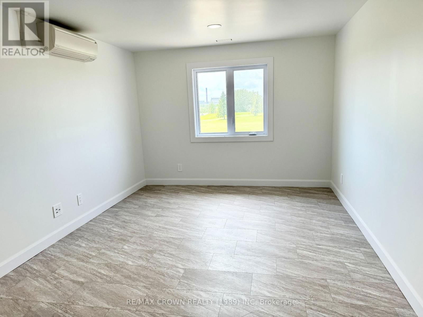 22 GOLF STREET Image 17