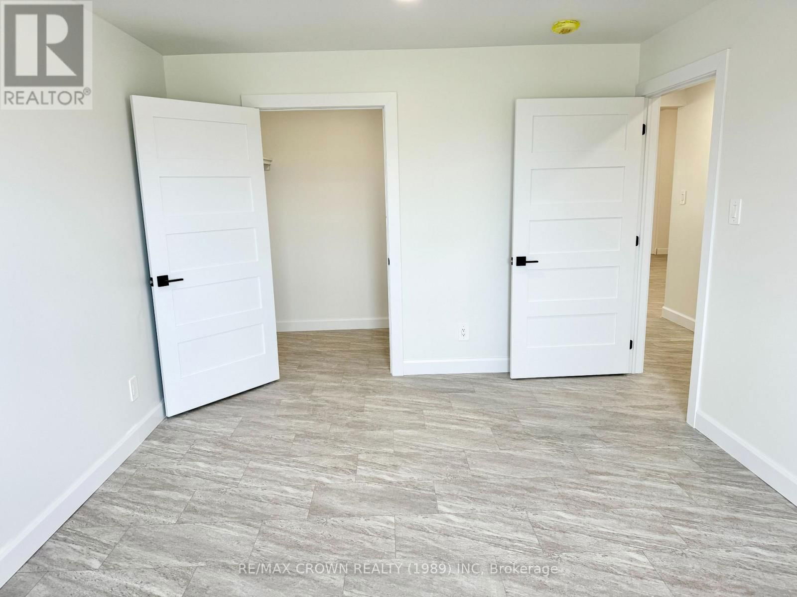 22 GOLF STREET Image 19