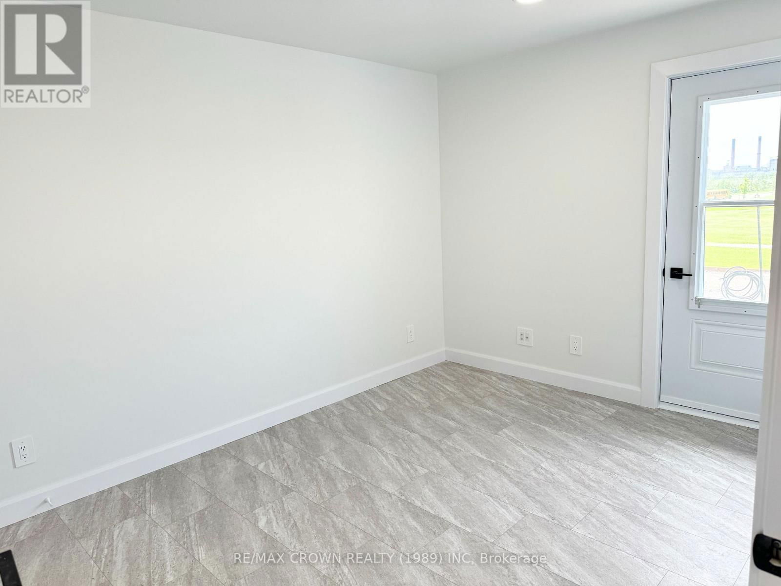 22 GOLF STREET Image 21